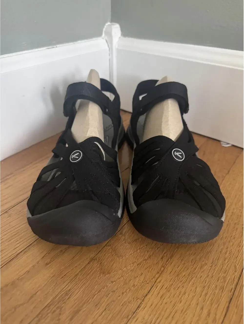 Women's Keen Rose Sandal Closed Toe Hiking Sandals Black/Neutral Grey Sz 9.5 NIB - Picture 2 of 9